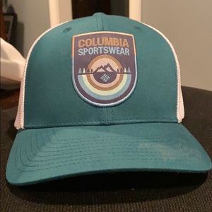 MENS COLUMBIA HAT. Good condition. Fits small/MED.